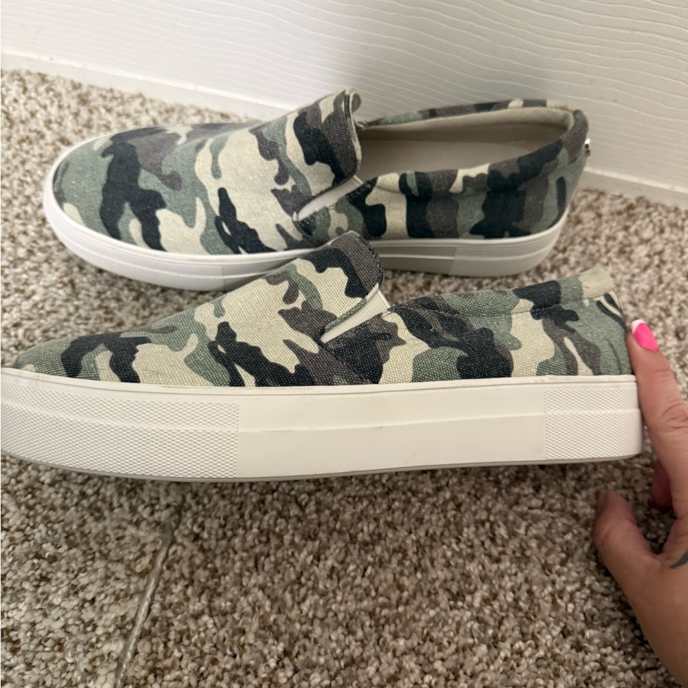 Steve Madden platform slip ons - Picture 2 of 5